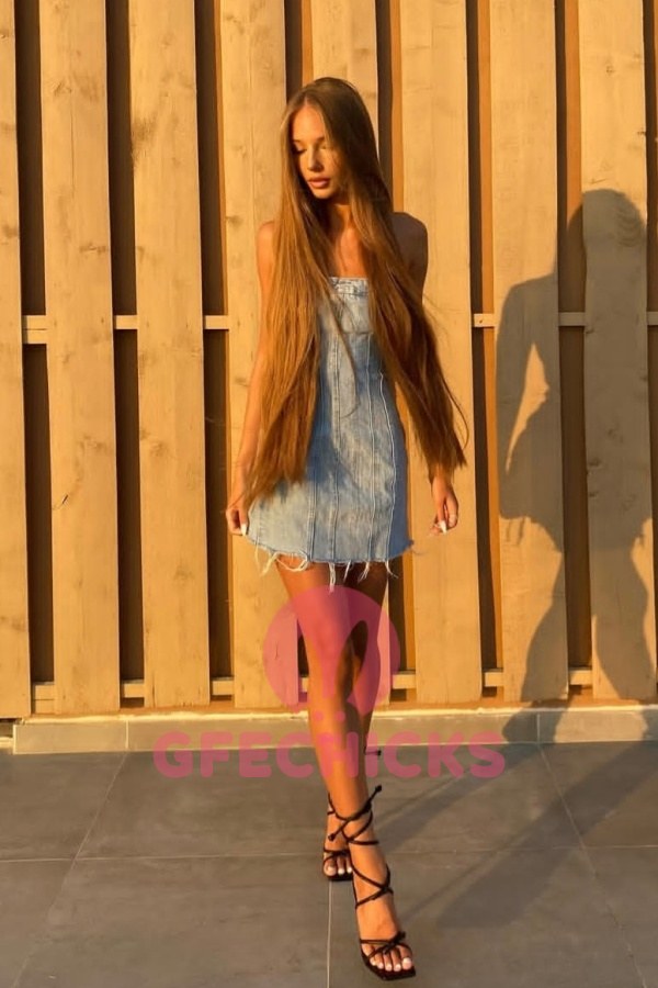 Russian playmates, Escort agency offers, Choose the Paris escort, Vip escort paris, Luxury escort paris, escort girl, brunette escort parisyoung escorts Paris