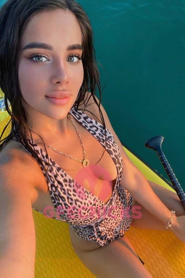 young escorts Paris, travel escorts Paris, paris escort girl, high class escorts paris, deluxe escorts paris, elite paris escort, Paris top escorts