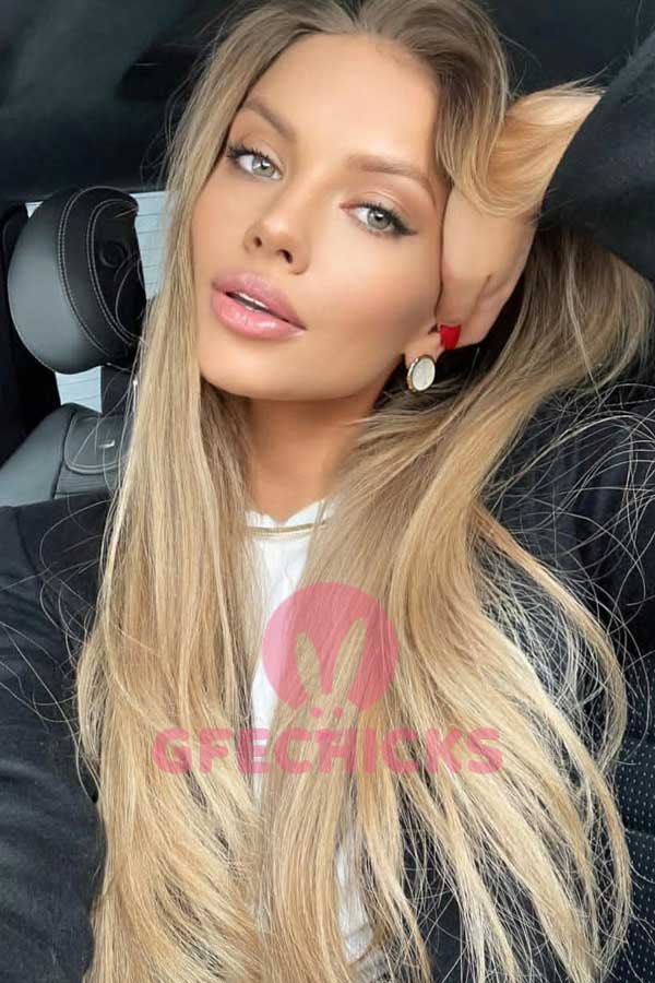Elite companion in Paris, international escort paris, playmate escorts paris