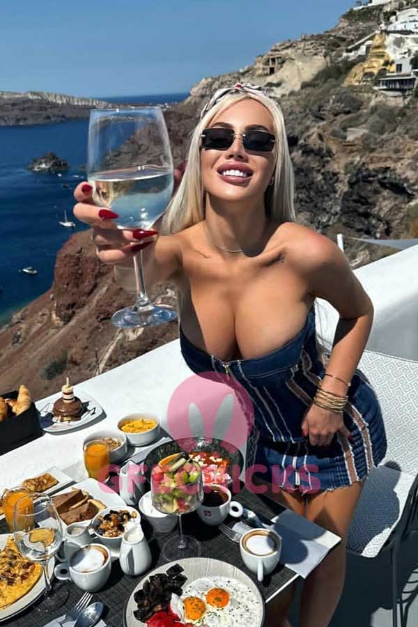 Celebrity escort Paris, Meilleur escorte à Paris, un service de massage à paris, call girls in paris, Best escort Paris, Russian playmates, Elite companion in Paris, Outcall service in Paris