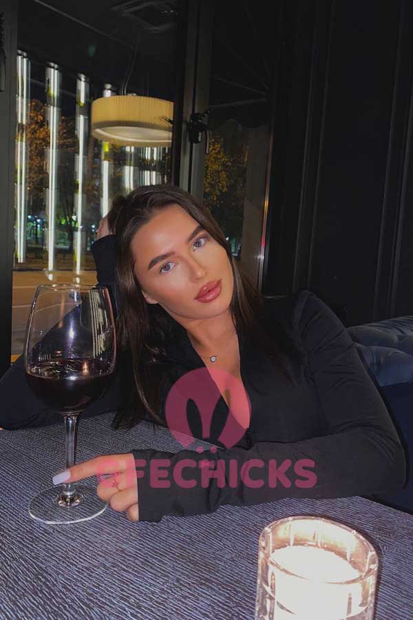 escort girl paris 19, escort black paris, brunette escorts Paris, brunette escort in paris, Want to spend the time