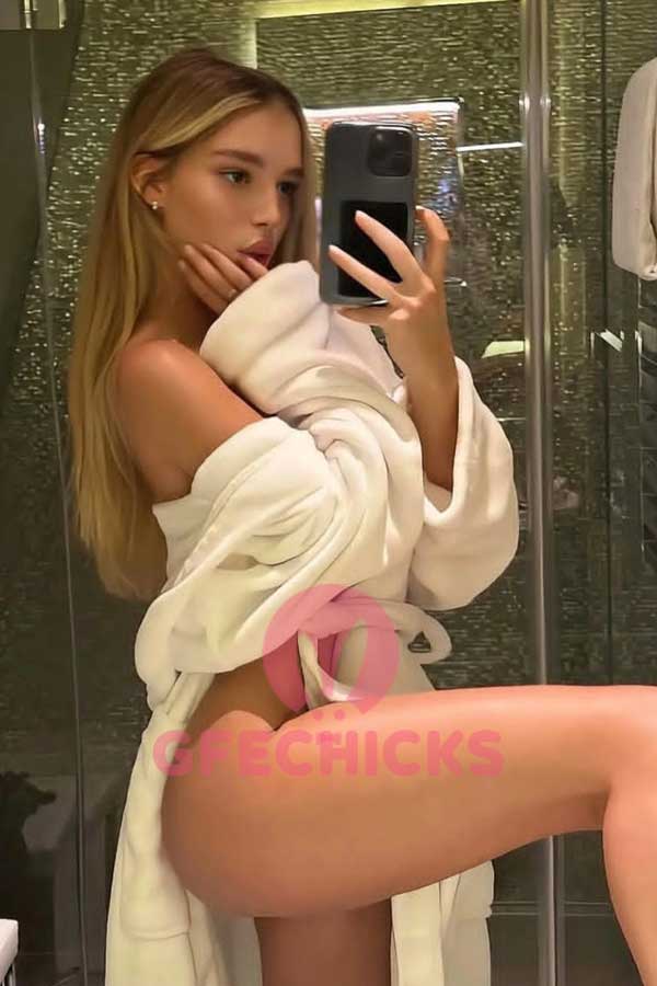 couple escort paris, escort lady, high class escorts in paris