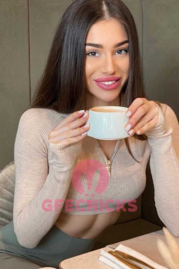 Best escort in Paris, meilleur service de escorte de VIP à Paris, escorts paris, Private trips paris, Want to spend the time, escort girl, brunette escort in paris, party escorts Paris